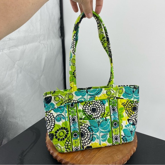 Vera Bradley Limes Up Tote Bag Green - Picture 1 of 8